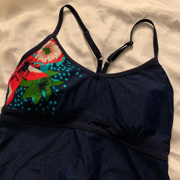 Athleta built in bra padded cup active outdoor dress Sz M - Picture 3 of 11